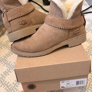 UGG McKay womens boot